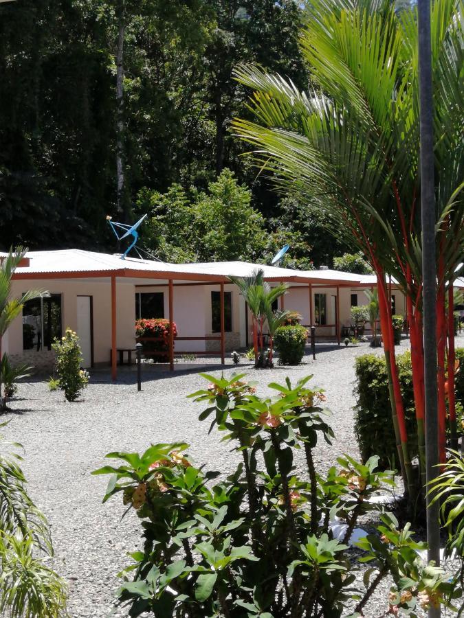 Puerto Vargas Lodge Cahuita Exterior photo